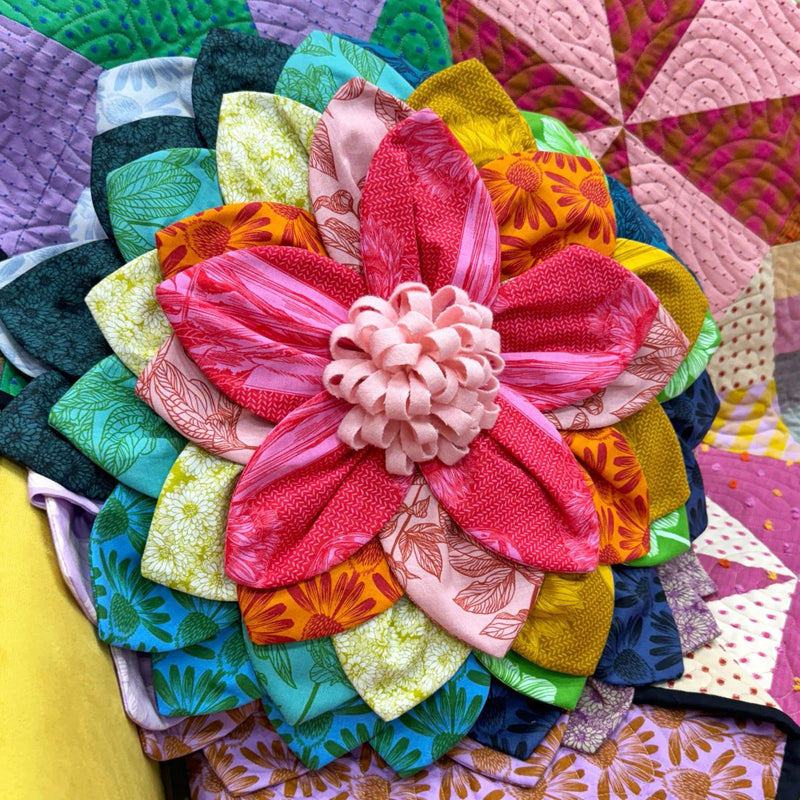 Petal Pop Zinnia Pillow | Pillow Pattern | Sugar Bee Quilts