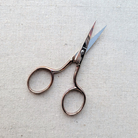 Small Embroidery Scissors –
