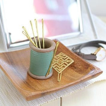Magnetic Spool Pin Holder – Little Fabric Shop